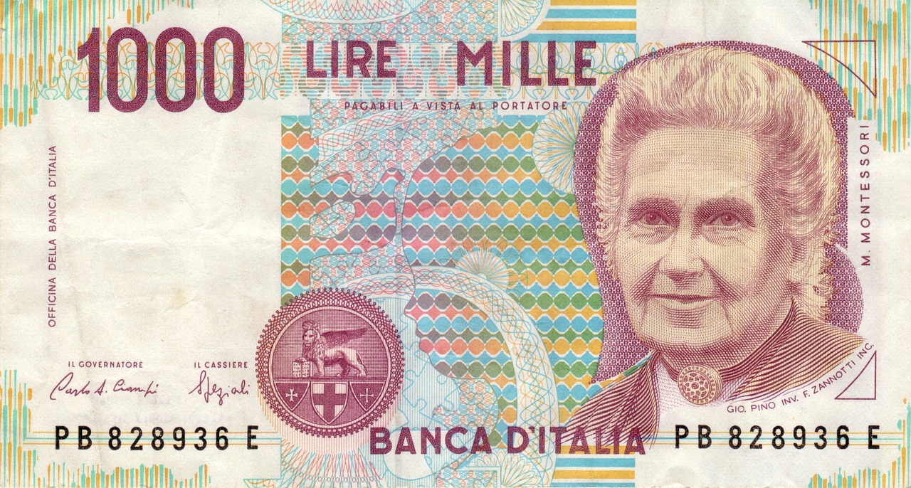 Vecchie banconote in lire con il ritratto di Maria Montessori, simbolo del valore storico e collezionistico.