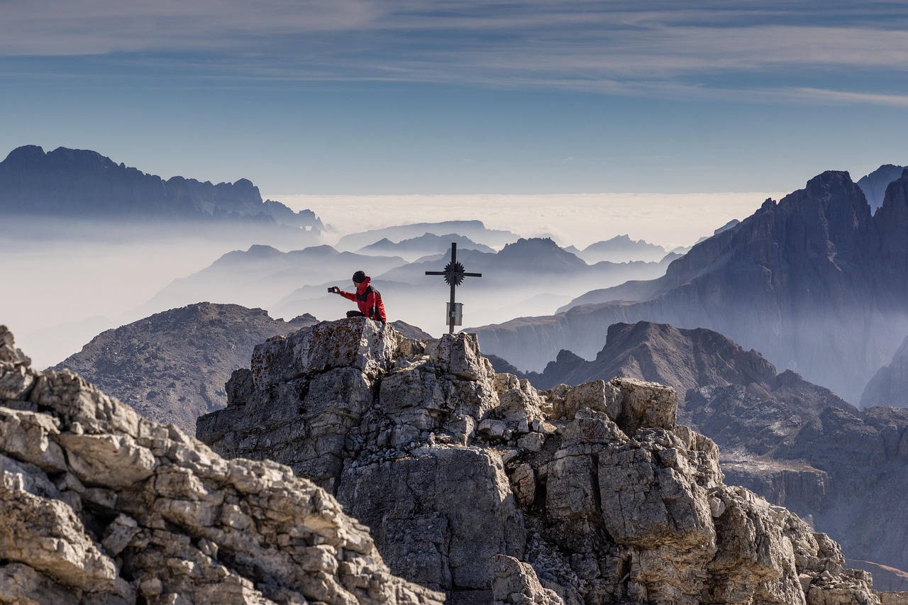 Escursione panoramica sulle montagne del Trentino, con sentieri e paesaggi mozzafiato.