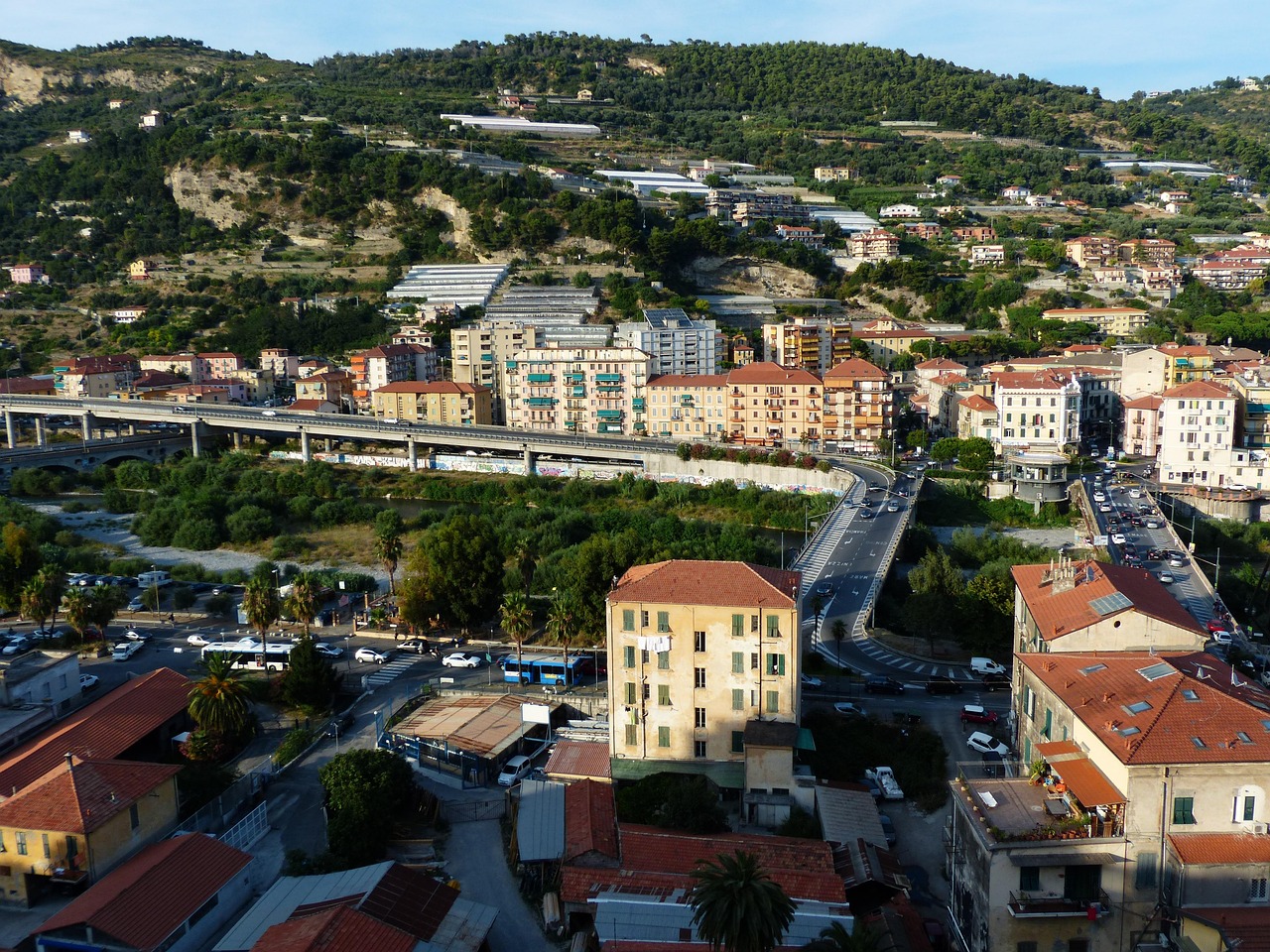 Vista panoramica del comune campano protagonista dell'innovazione imprenditoriale.