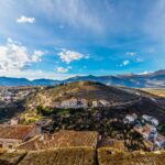 Panorama mozzafiato della regione segreta, con colline e valli verdi in Europa.