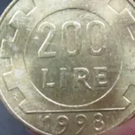 Monete da 200 Lire italiane, simbolo di valore collezionistico e opportunità economica.