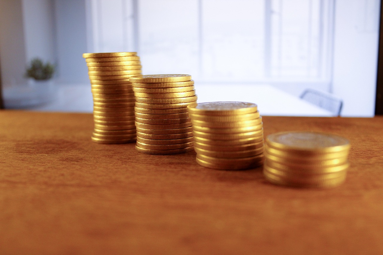 Giovane professionista riflette sulle opzioni pensionistiche con solo 20 anni di contributi.