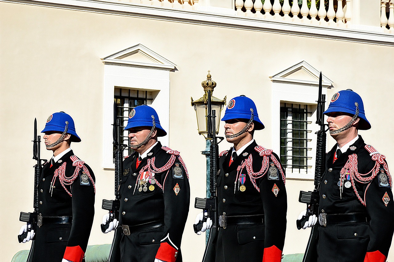 Maresciallo dei carabinieri in uniforme, simbolo della forza e della sicurezza in Italia.