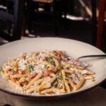 Ristorante nascosto a Firenze con piatti tipici toscani e atmosfera accogliente.