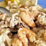 Ristorante sul mare in Puglia con piatti di pesce fresco e atmosfera accogliente.