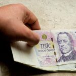 Immagine che illustra i bonifici tra parenti e le normative dell'Agenzia delle Entrate.