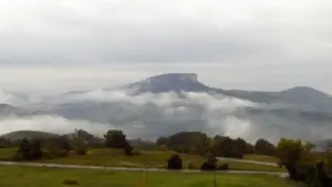 Castelnuovo ne’ Monti e la Pietra di Bismantova: perché il paesaggio domina la lettura del territorio