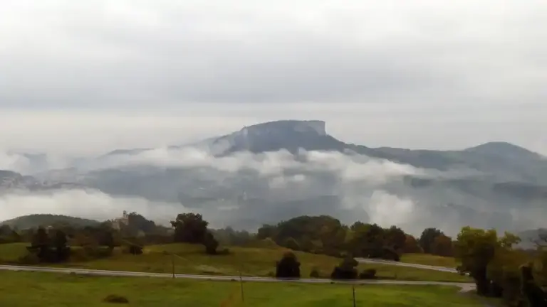 Castelnuovo ne’ Monti e la Pietra di Bismantova: perché il paesaggio domina la lettura del territorio